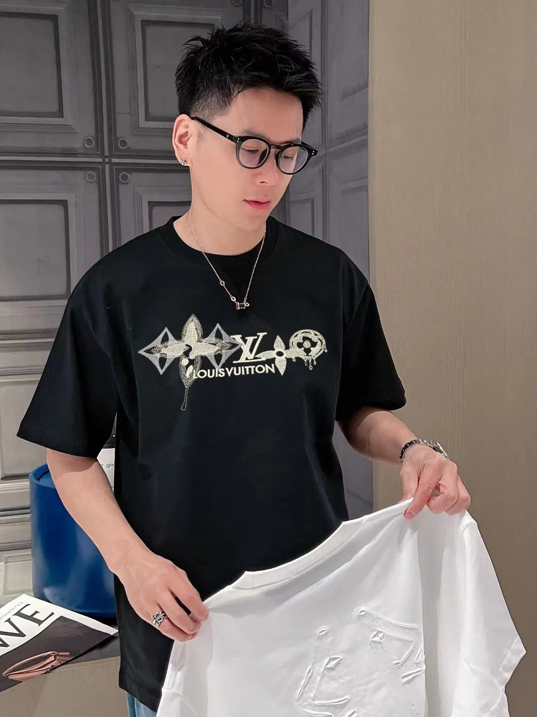 Louis Vuitton/ logo